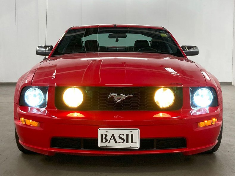 2005 Ford Mustang 17