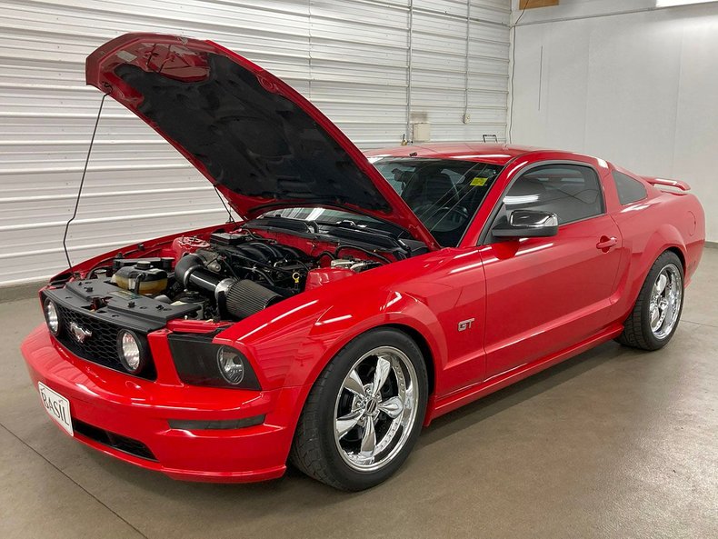 2005 Ford Mustang 33