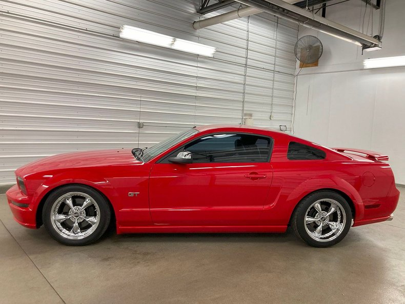 2005 Ford Mustang 62