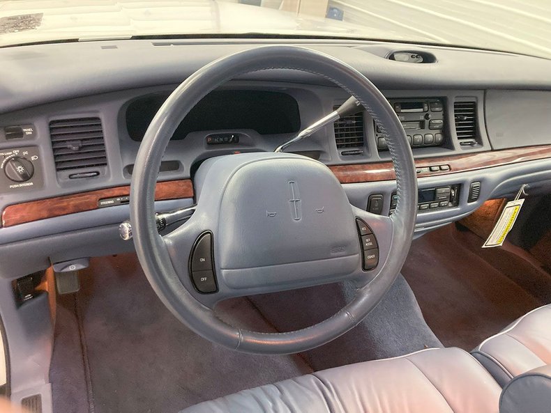 1997 Lincoln Town Car 45