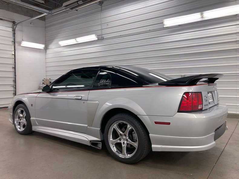 2004 Ford Mustang 10