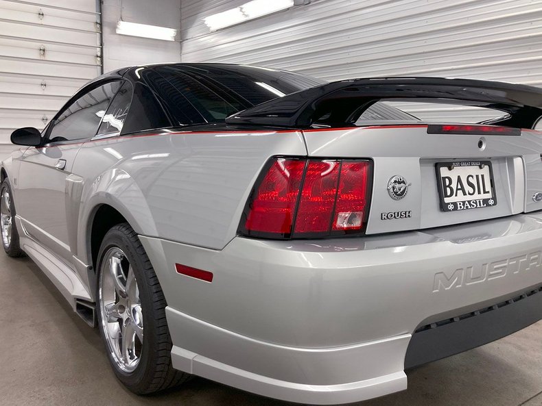 2004 Ford Mustang 11
