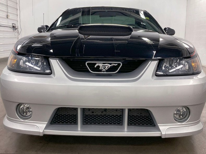 2004 Ford Mustang 16
