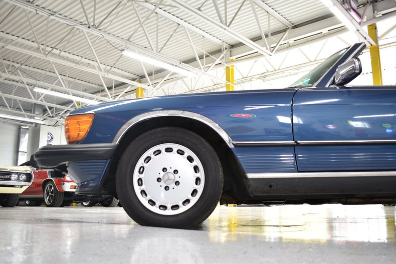 1989 Mercedes-Benz 560 Series 22