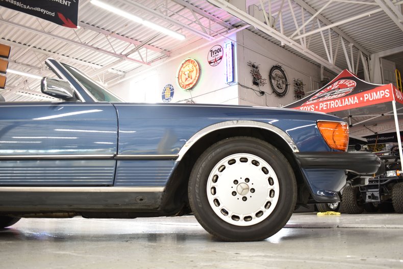 1989 Mercedes-Benz 560 Series 44