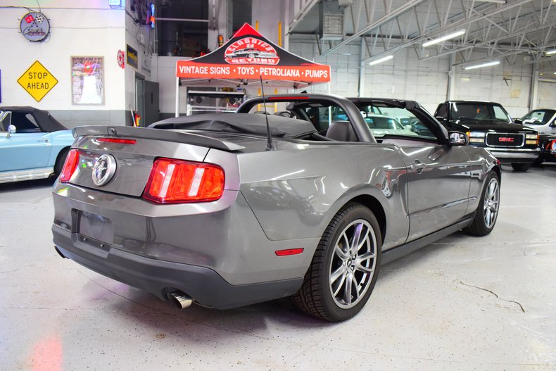 2011 Ford Mustang 28