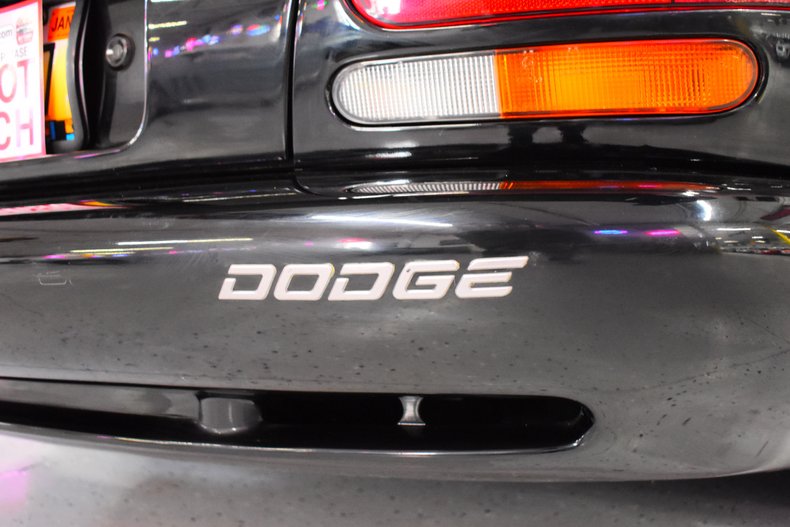 1995 Dodge Viper 37