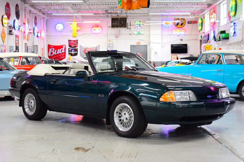 1990 Ford Mustang 1