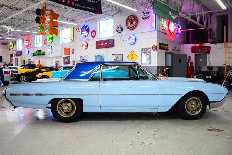 1962 Ford Thunderbird 4