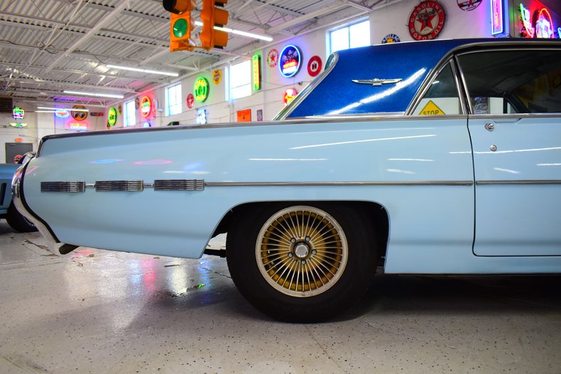 1962 Ford Thunderbird 7