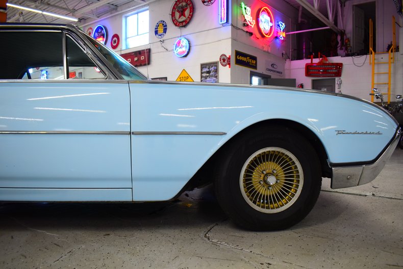 1962 Ford Thunderbird 8