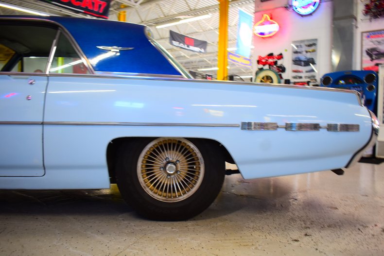 1962 Ford Thunderbird 22