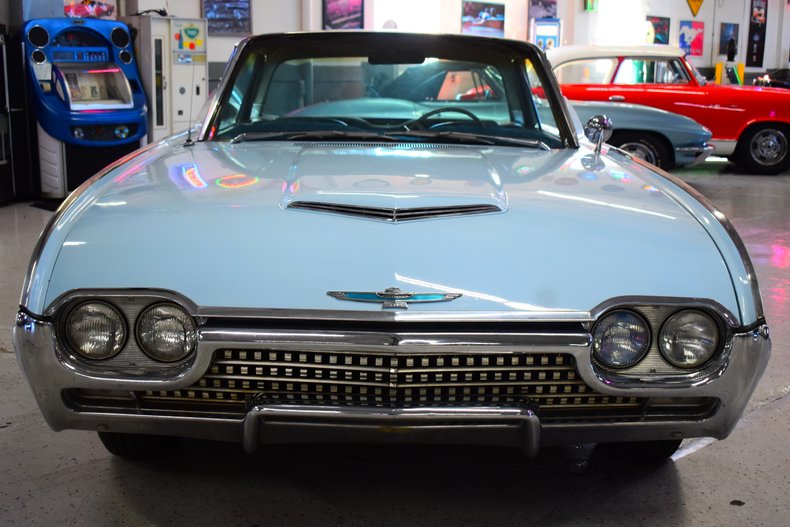 1962 Ford Thunderbird 25
