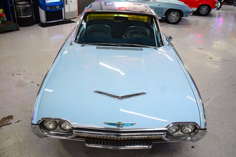 1962 Ford Thunderbird 26