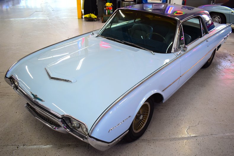 1962 Ford Thunderbird 24
