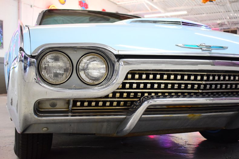 1962 Ford Thunderbird 28