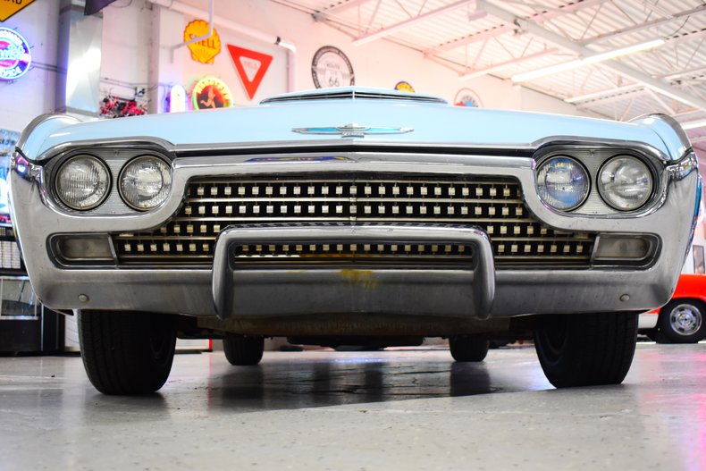 1962 Ford Thunderbird 27