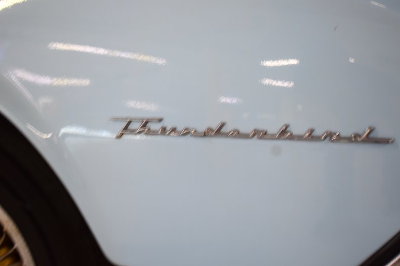 1962 Ford Thunderbird 33