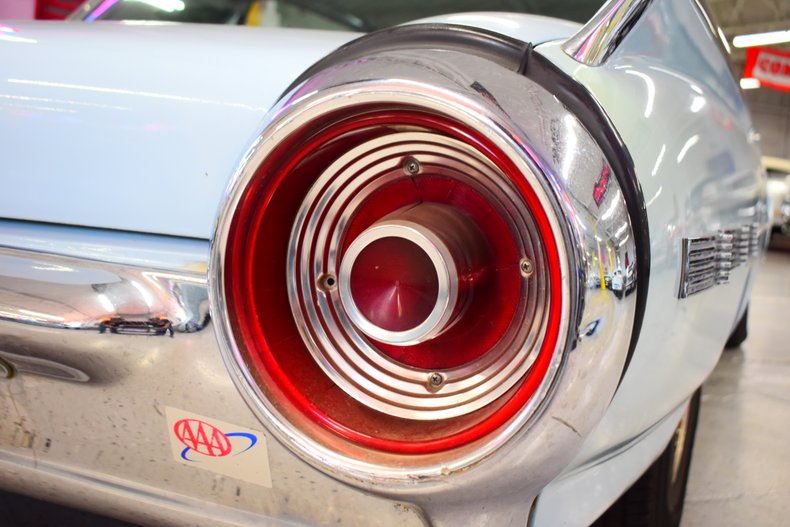 1962 Ford Thunderbird 36