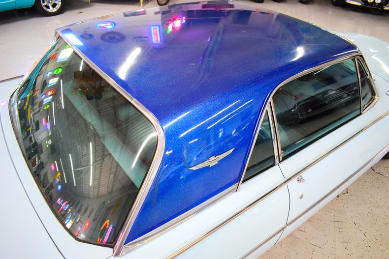 1962 Ford Thunderbird 40