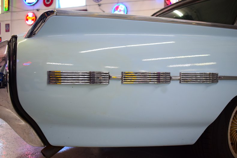 1962 Ford Thunderbird 38