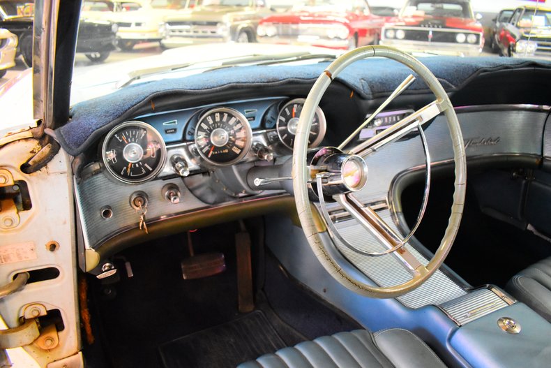 1962 Ford Thunderbird 52