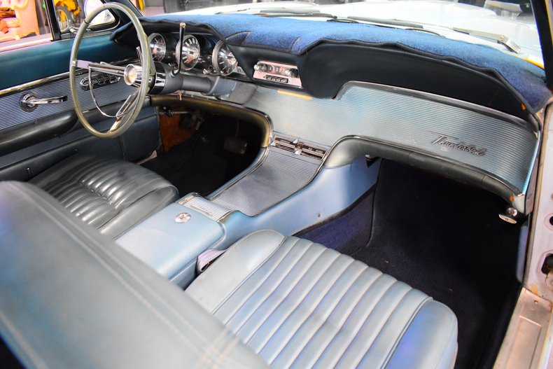 1962 Ford Thunderbird 70