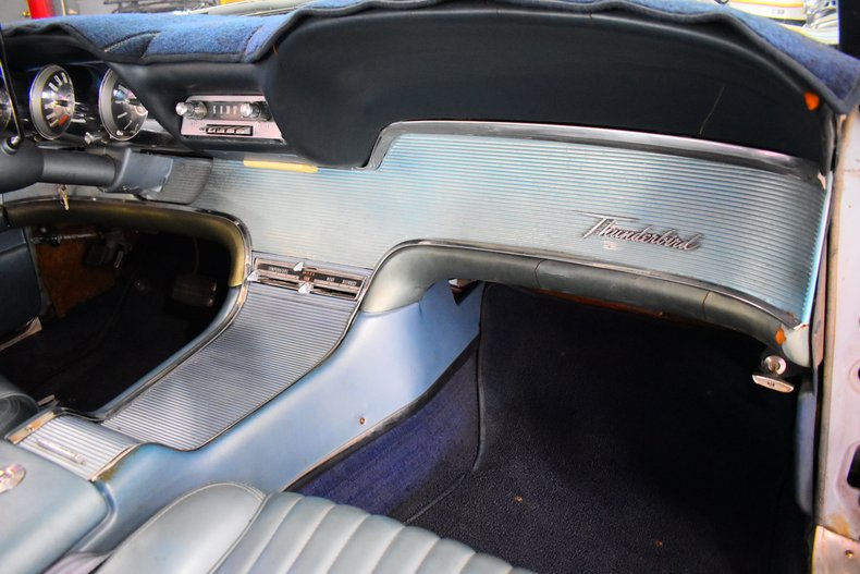 1962 Ford Thunderbird 72