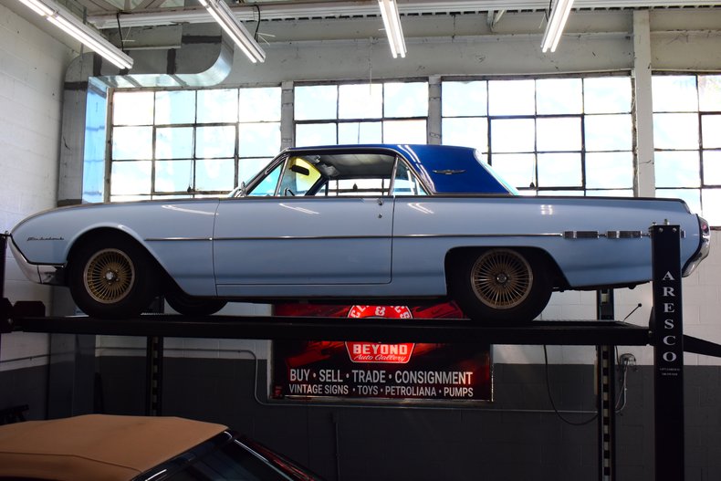 1962 Ford Thunderbird 100