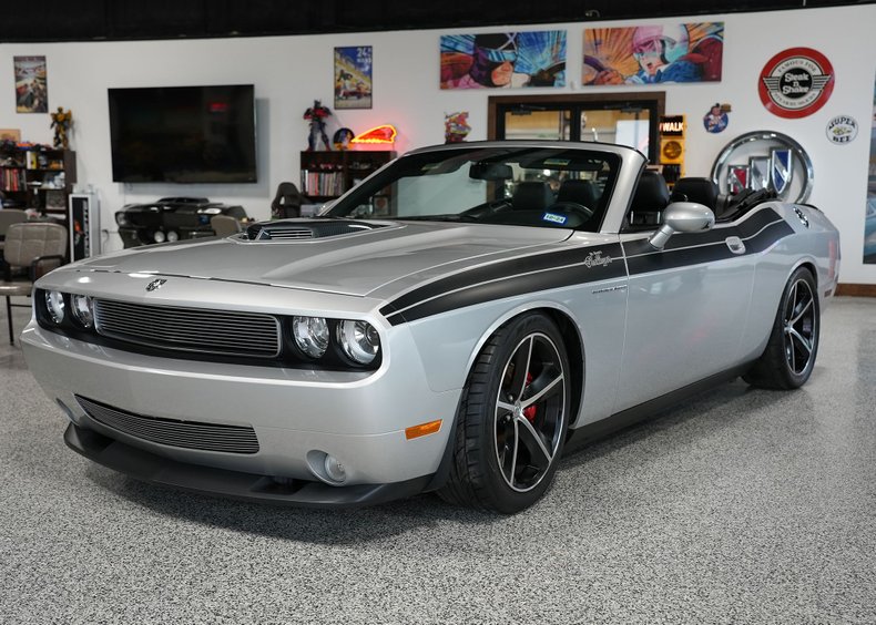 2009 dodge challenger srt8