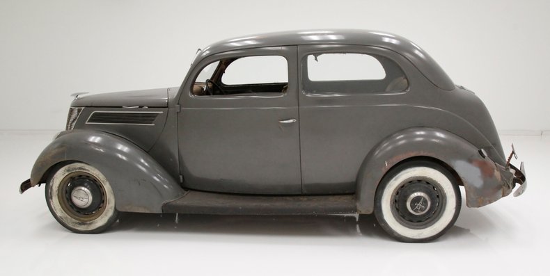 1937 Ford Tudor Sedan 2