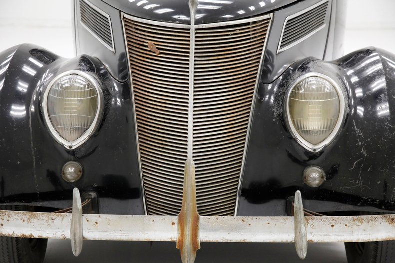 1937 Ford Fordor 12