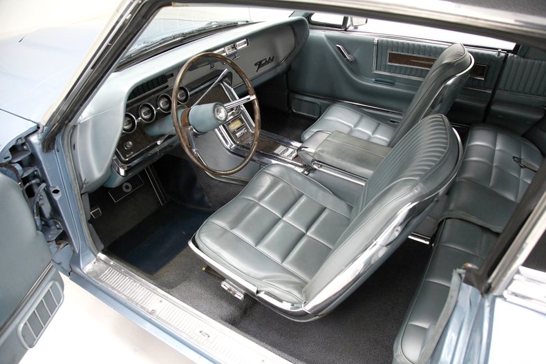1966 Ford Thunderbird 31