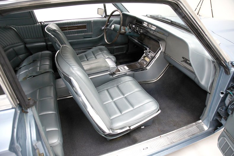 1966 Ford Thunderbird 35