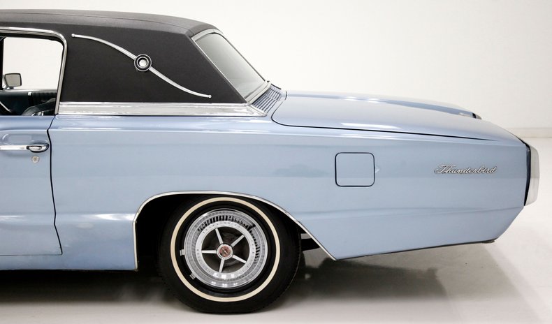1966 Ford Thunderbird 26