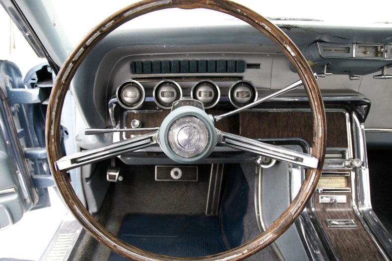 1966 Ford Thunderbird 38