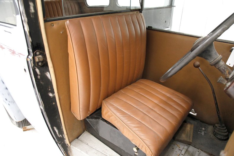 1957 Austin FX30 21