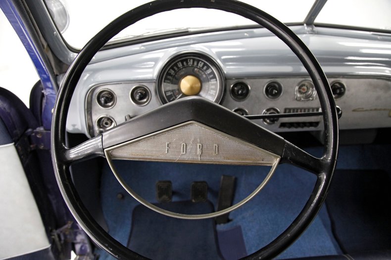 1951 Ford Custom Deluxe 32