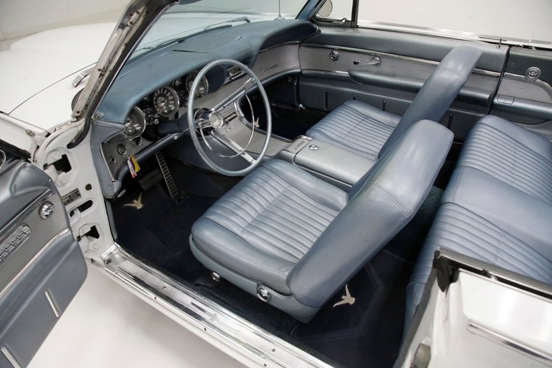 1962 Ford Thunderbird 34
