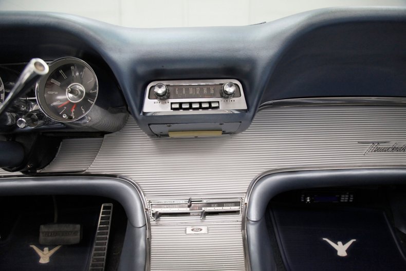 1962 Ford Thunderbird 39