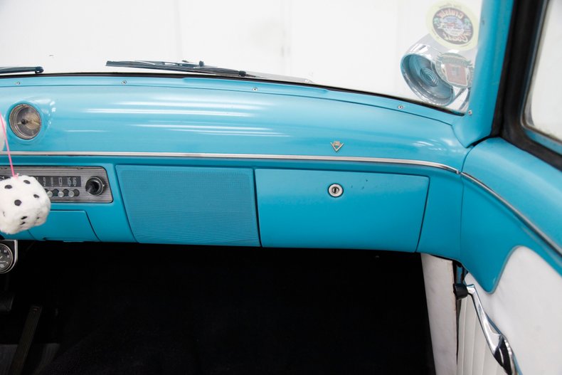 1953 Ford Sunliner 33