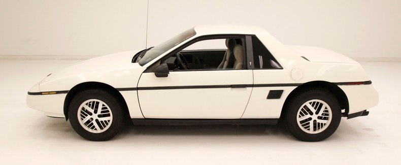 1987 Pontiac Fiero 2