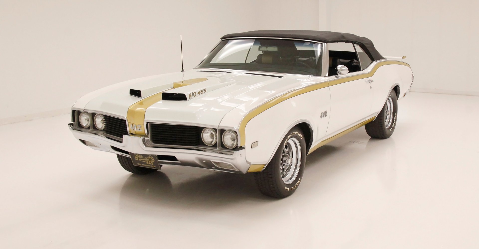 thumbnail image 2 of 1969 Hurst Olds Ram Air Foam Seal - Vinyl Specialties VS0068, NOS Reproduction 2 of 4