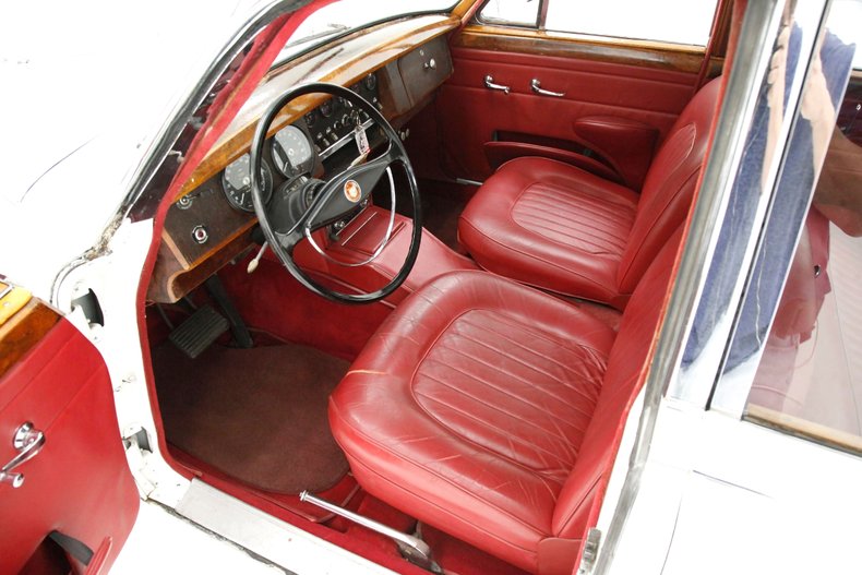 1962 Jaguar MK II 28