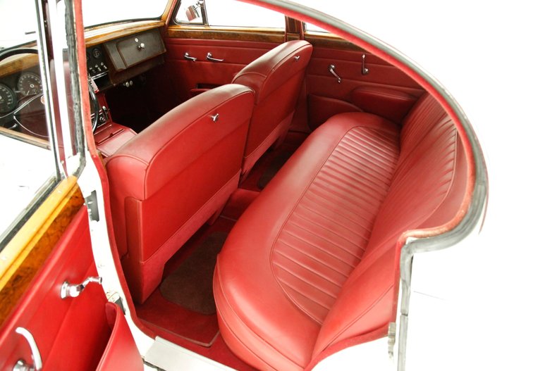1962 Jaguar MK II 41