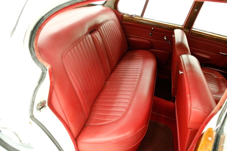 1962 Jaguar MK II 46