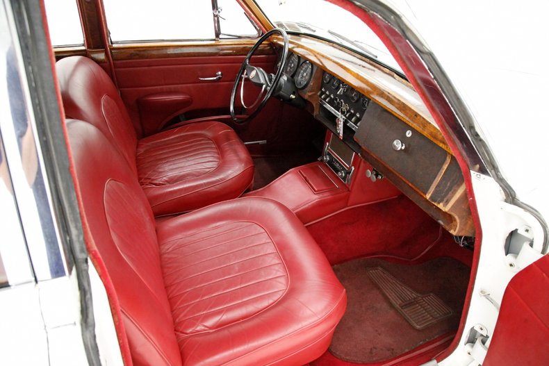 1962 Jaguar MK II 37