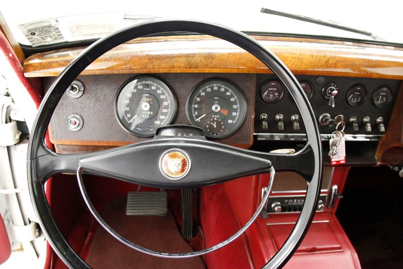 1962 Jaguar MK II 30
