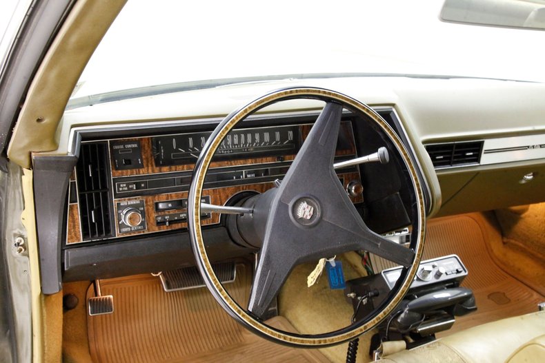 1970 Cadillac Coupe DeVille 29