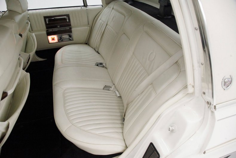 1989 Cadillac Fleetwood 36